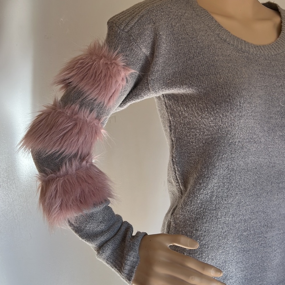 Grey Fur Sleeve Sweater. Size Medium - Picture 5 of 13